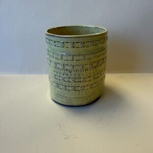 Kaske Pottery Annapolis MD Handcrafted Pale Yellow Ceramic Cup.